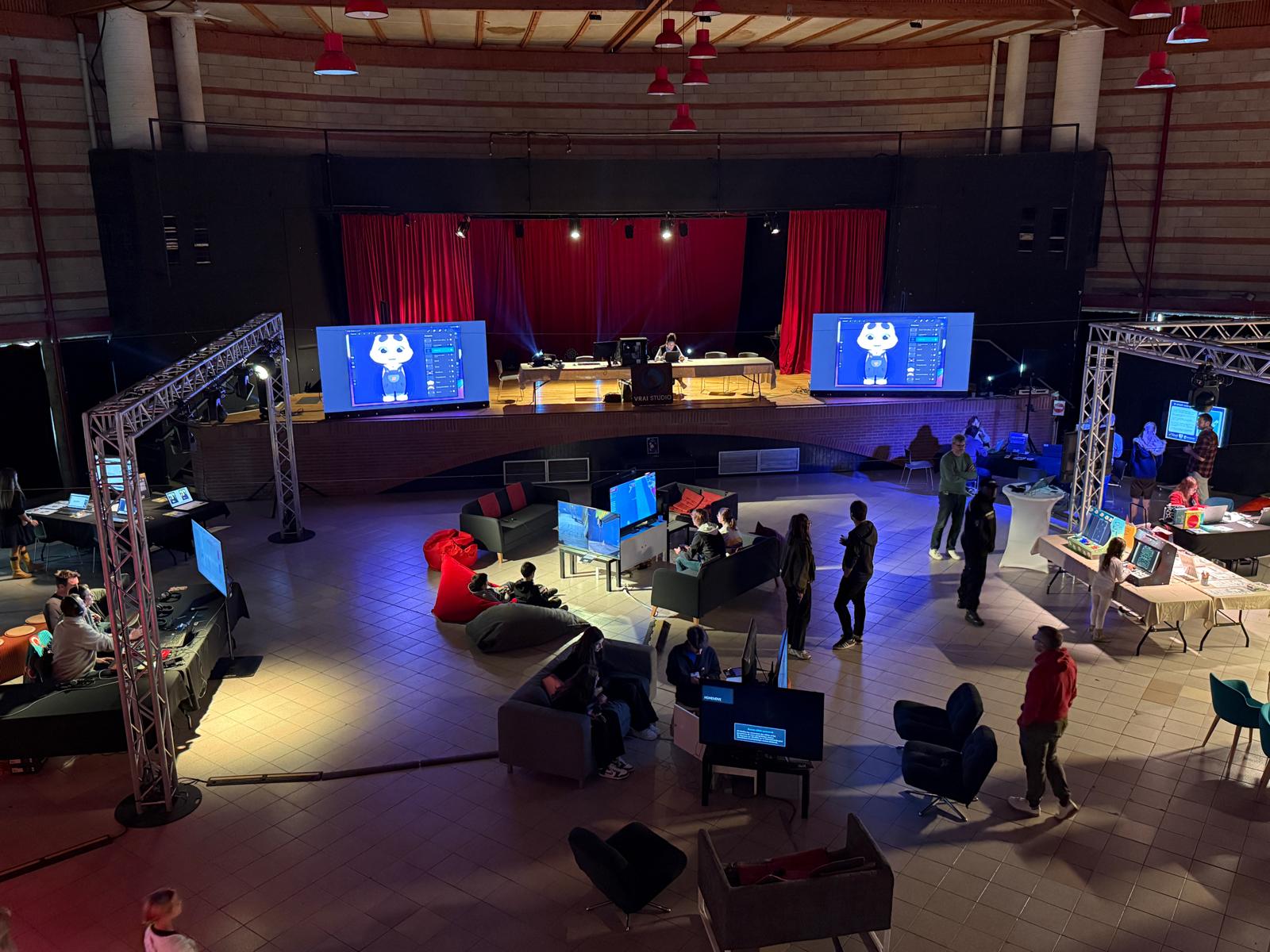 Écran LED 3 × 2 m en location, double mur d'images dans une salle événementielle du Tarn
